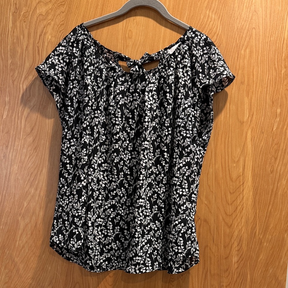 LC Lauren Conrad Black and White Leaf-Print Tie-Back Top